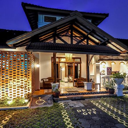 Rumah Mertua Heritage Hotel Jogjakarta Buitenkant foto