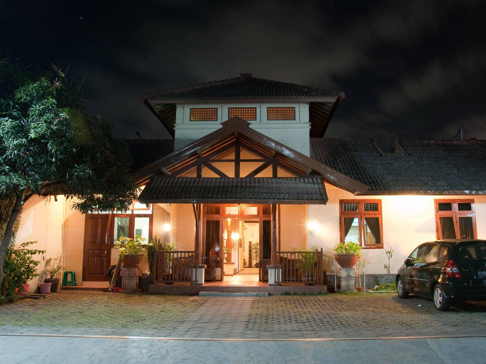 Rumah Mertua Heritage Hotel Jogjakarta Buitenkant foto